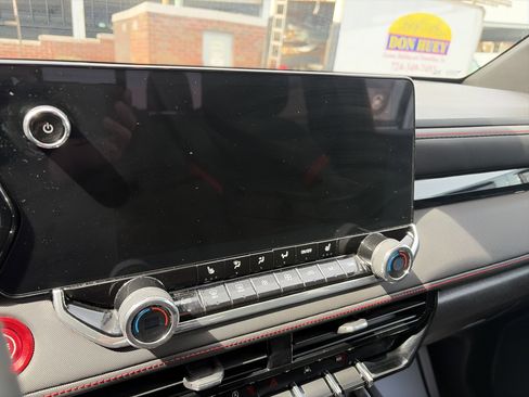 Certified 2024 Chevrolet Colorado Z71 w/ Z71 Convenience Package 2 image 12