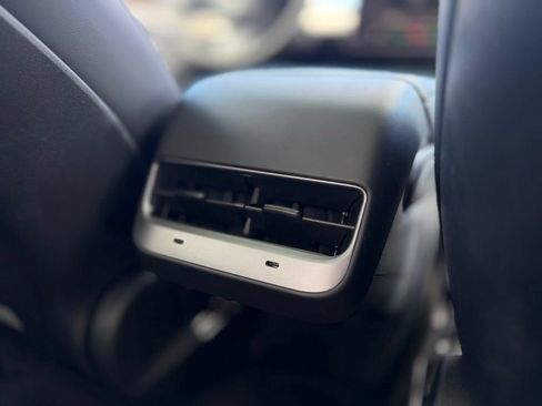Used 2023 Tesla Model Y Performance AWD/4WD image 17