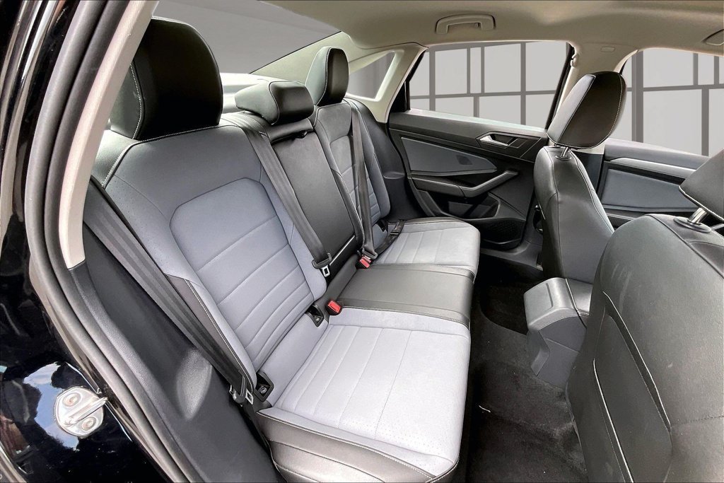 Used 2025 Volkswagen Jetta SE FWD image 24