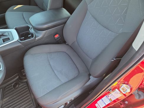 Used 2022 Toyota RAV4 XLE w/ Convenience Package image 13