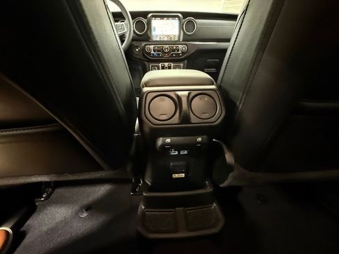 Used 2023 Jeep Wrangler Unlimited Sahara AWD/4WD image 31