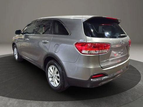 Used 2017 Kia Sorento L image 7