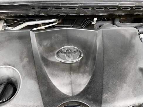 Used 2018 Toyota Camry XLE FWD image 33