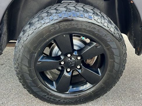 Used 2018 RAM 1500 ST w/ SXT Appearance Group AWD/4WD image 31