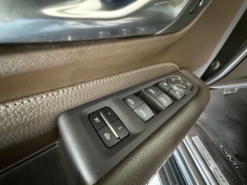 Used 2021 GMC Yukon Denali w/ LPO, Illumination Package RWD image 12