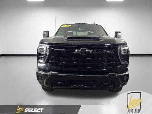 Used 2024 Chevrolet Silverado 2500 LTZ w/ LTZ Plus Package image 2