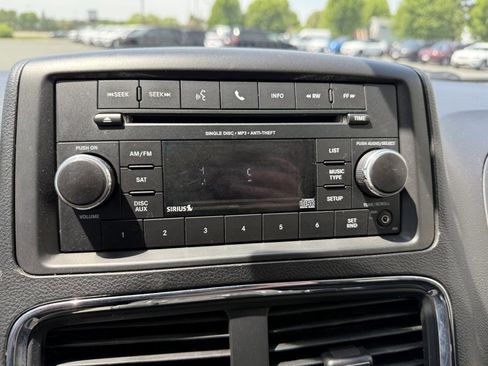 Used 2016 Dodge Grand Caravan SXT FWD image 27
