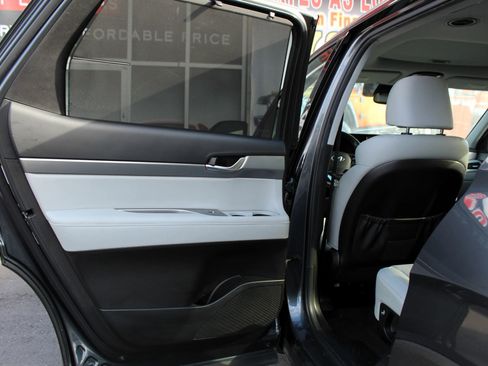 Used 2020 Hyundai Palisade SEL w/ Premium Package image 16