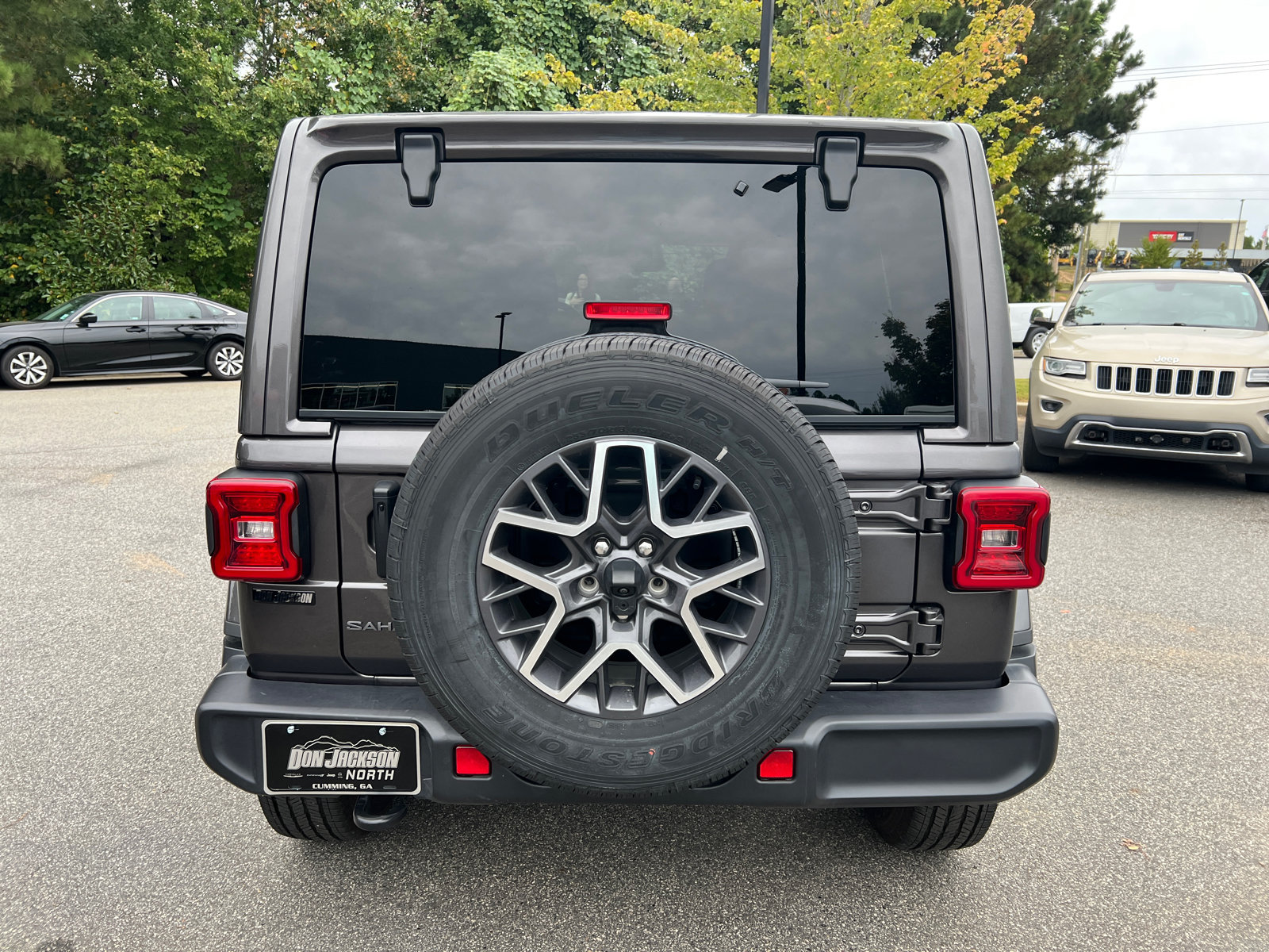 Used 2026 Jeep Wrangler Unlimited Sahara AWD/4WD image 9