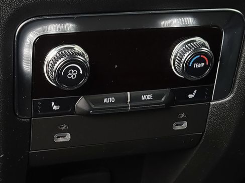 Used 2024 GMC Yukon AT4 w/ Technology Package AWD/4WD image 11