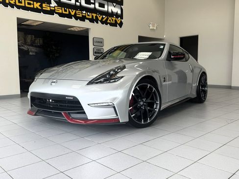 Used 2015 Nissan 370Z NISMO RWD image 2