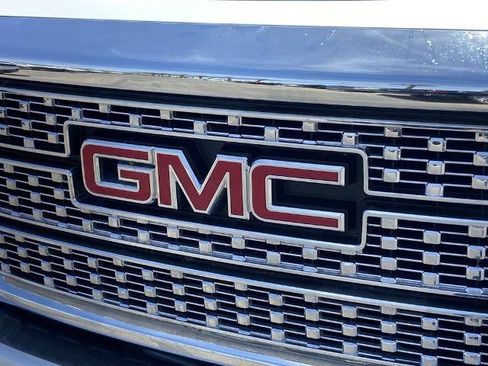 Used 2019 GMC Sierra 2500 Denali w/ Duramax Plus Package AWD/4WD image 26