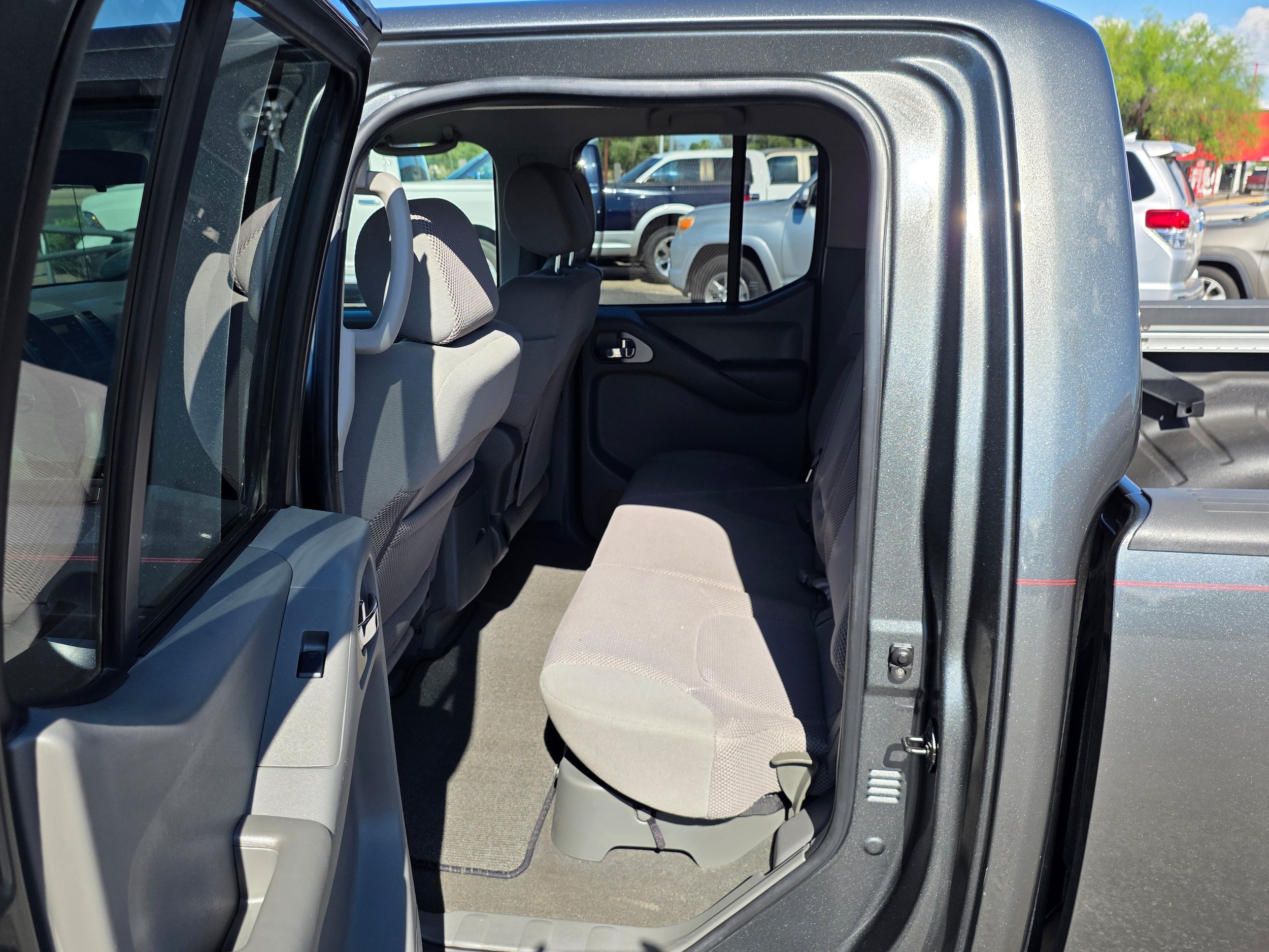 Used 2007 Nissan Frontier SE w/ SE Value Truck Pkg RWD image 20