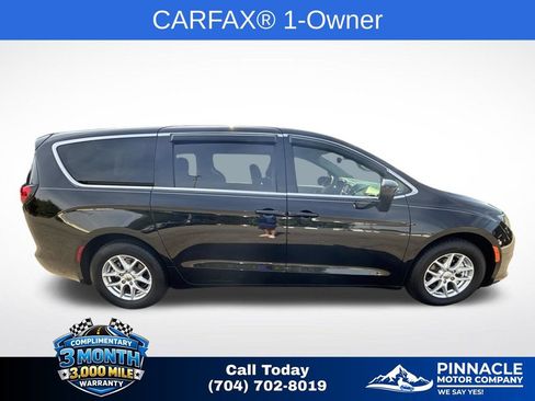 Used 2024 Chrysler Voyager LX FWD image 3