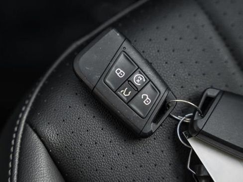 Used 2024 Volkswagen Tiguan SE image 38