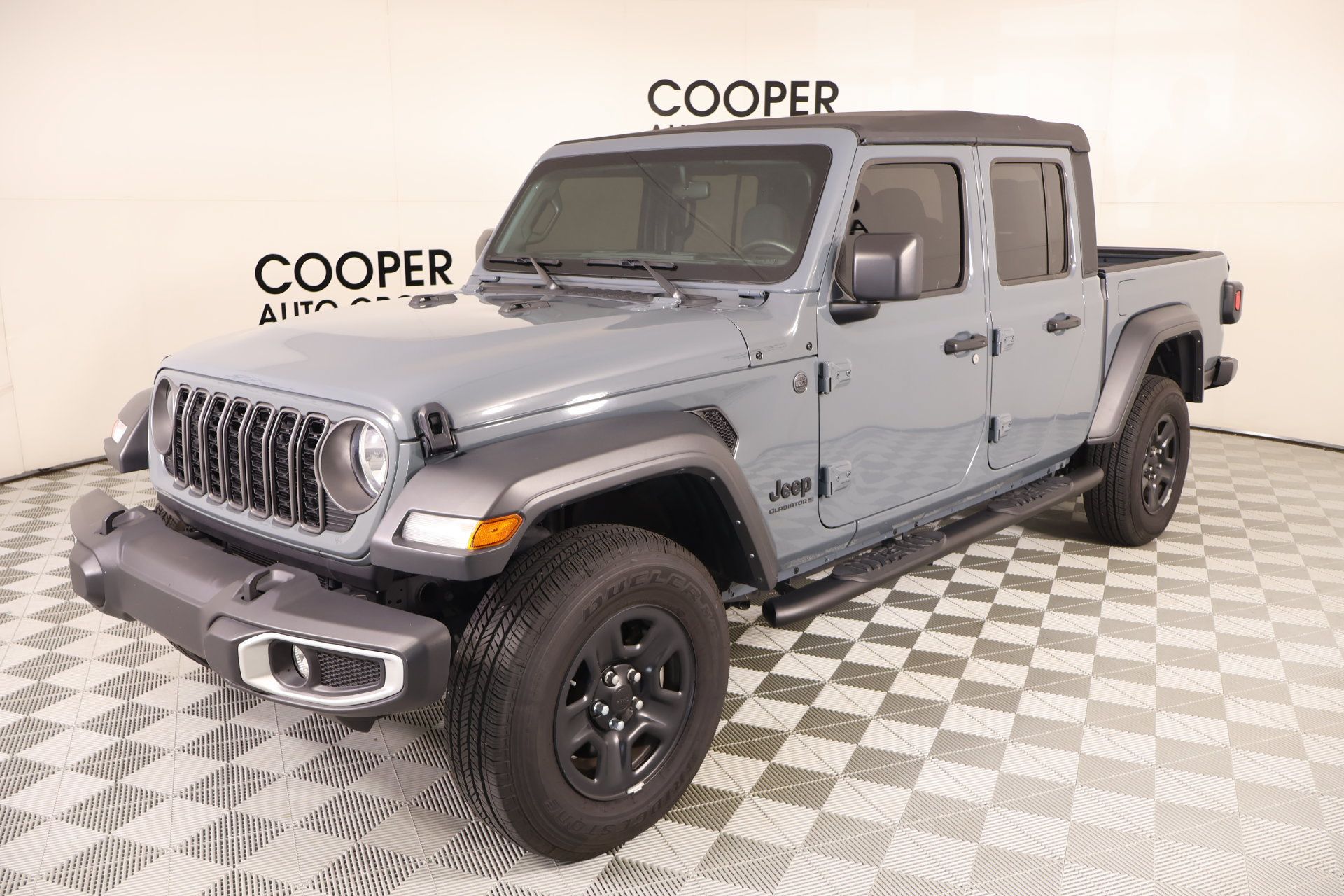 Used 2025 Jeep Gladiator Sport AWD/4WD image 9