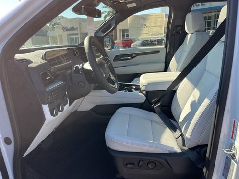 New 2026 Chevrolet Suburban Premier w/ Sun And Tow Package image 18