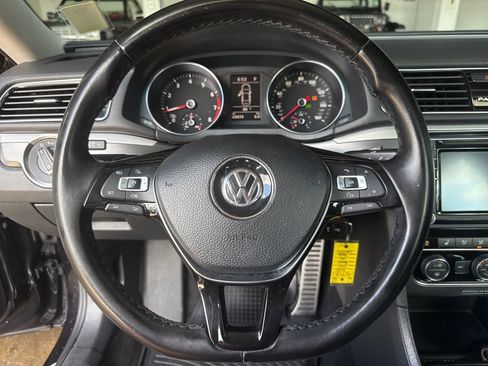 Used 2018 Volkswagen Passat 2.0T R-Line image 9