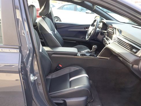 Used 2025 Toyota Camry SE image 22