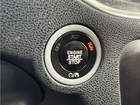 Used 2018 Dodge Charger R/T image 38