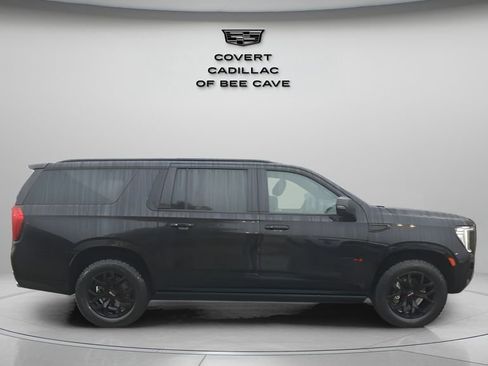 Used 2022 GMC Yukon XL AT4 image 11