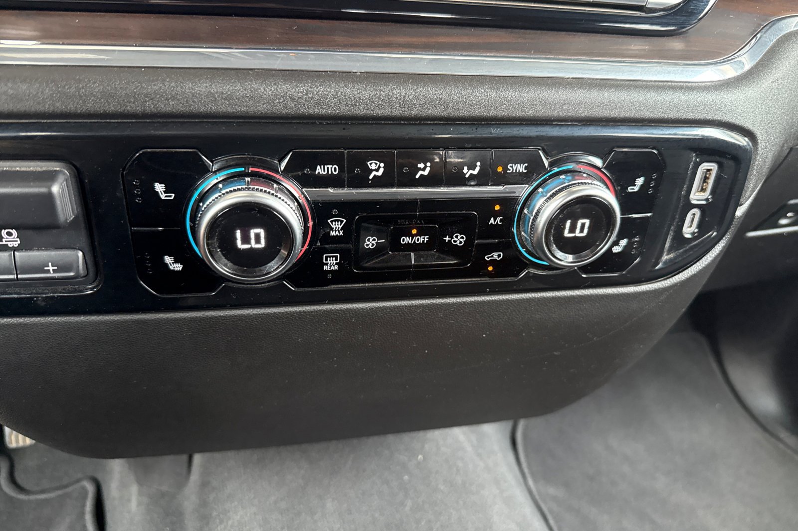 Used 2025 GMC Sierra 1500 SLT AWD/4WD image 26