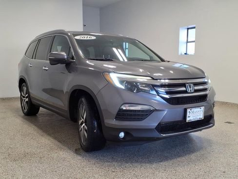 Used 2016 Honda Pilot Touring image 3