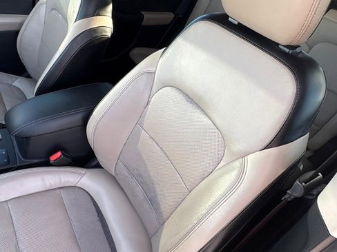 Used 2020 Ford Escape Titanium image 28