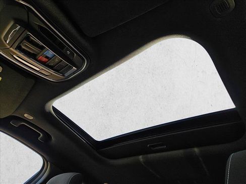Used 2025 Jeep Grand Cherokee L Laredo RWD image 15