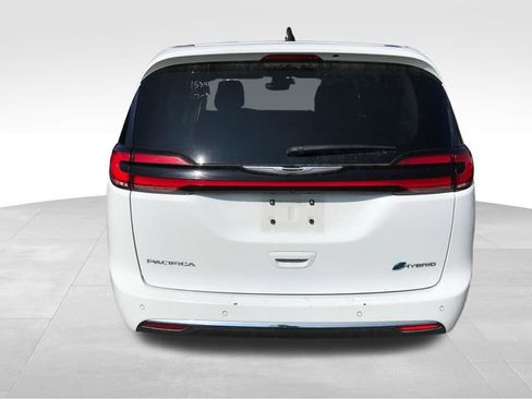 Used 2024 Chrysler Pacifica Limited FWD image 11