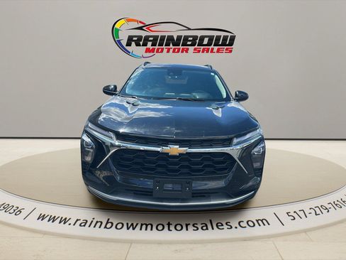 Used 2025 Chevrolet Trax LT FWD image 5