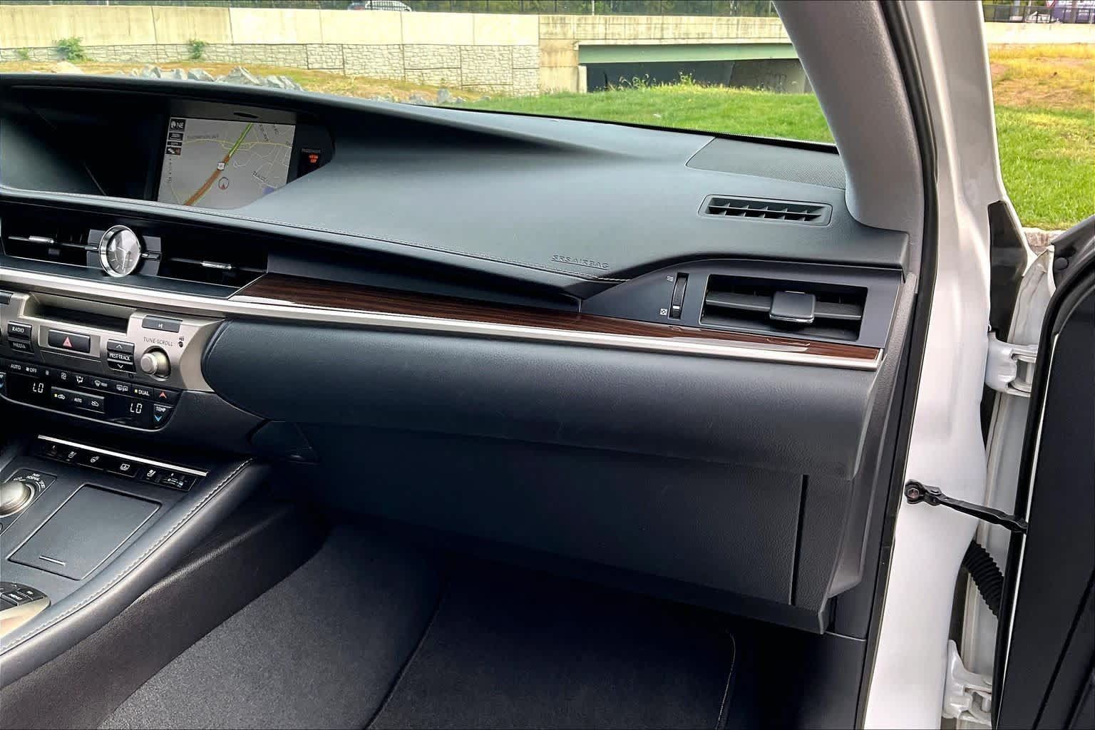 Used 2017 Lexus ES 350 FWD image 26