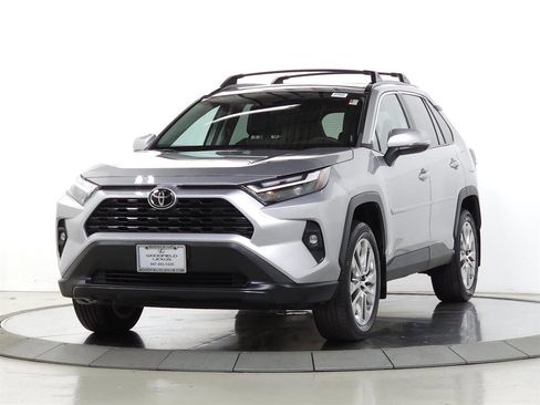 Used 2023 Toyota RAV4 XLE Premium image 3