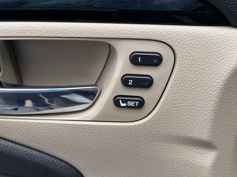 Used 2016 Honda Pilot Touring image 22