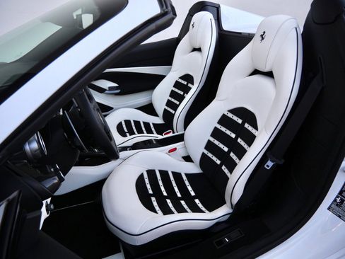 Used 2022 Ferrari F8 Tributo image 22