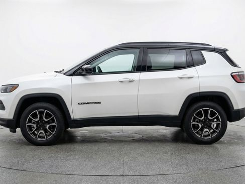 Used 2025 Jeep Compass Trailhawk AWD/4WD image 5
