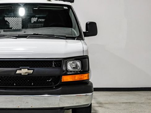 Used 2014 Chevrolet Express 2500 RWD image 36