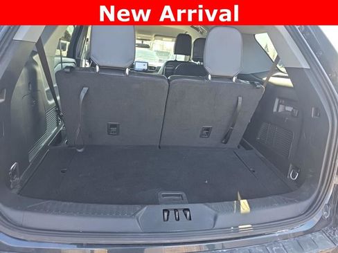 Used 2023 Ford Explorer XLT w/ Equipment Group 202A image 7