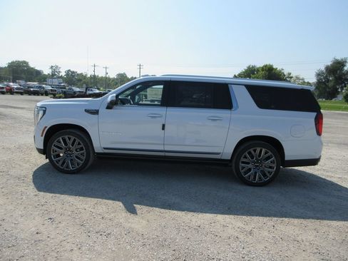 New 2026 GMC Yukon XL Denali Ultimate AWD/4WD image 6