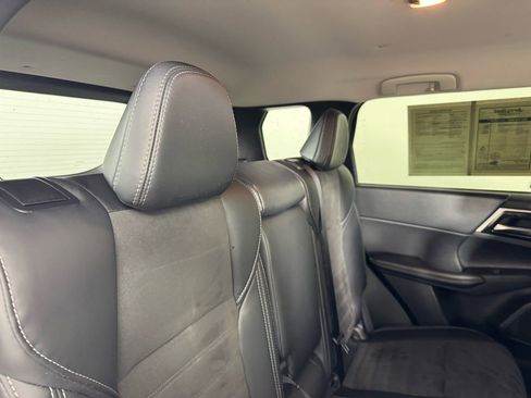 Used 2024 Mitsubishi Outlander SE image 27