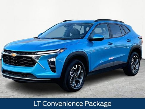Certified 2025 Chevrolet Trax LT w/ Driver Confidence Package image 5