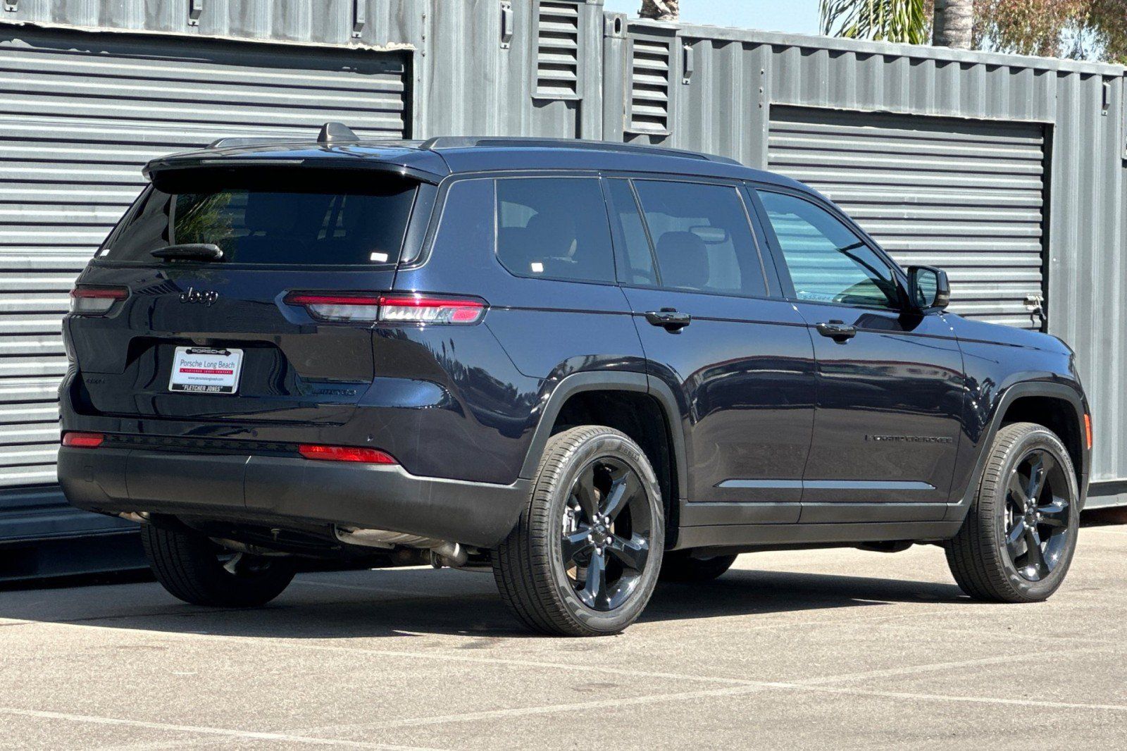 Used 2024 Jeep Grand Cherokee L Limited w/ Black Appearance Package AWD/4WD image 8
