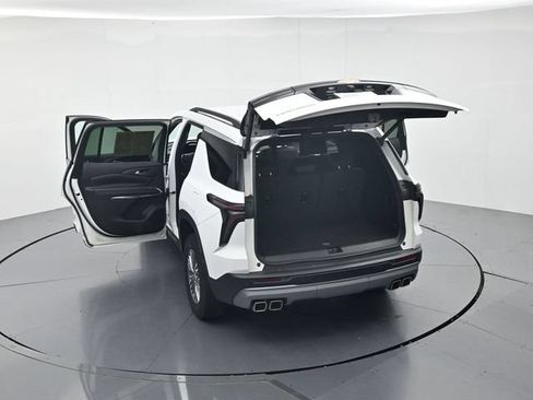 Used 2025 Chevrolet Traverse LT FWD image 51
