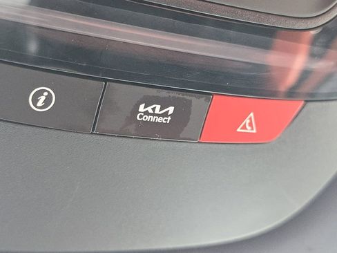 Used 2023 Kia Sportage SX image 9