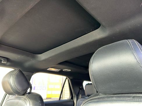 Used 2017 Ford Explorer Limited image 18