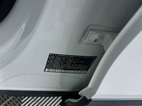 Used 2023 Volkswagen Tiguan SE image 12