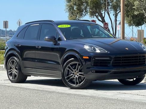 Used 2021 Porsche Cayenne AWD/4WD image 2