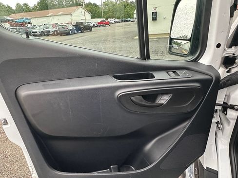 Used 2022 Mercedes-Benz Sprinter 1500 image 18