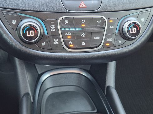 Used 2018 Chevrolet Malibu Premier w/ Premier Sun and Wheel Package image 15