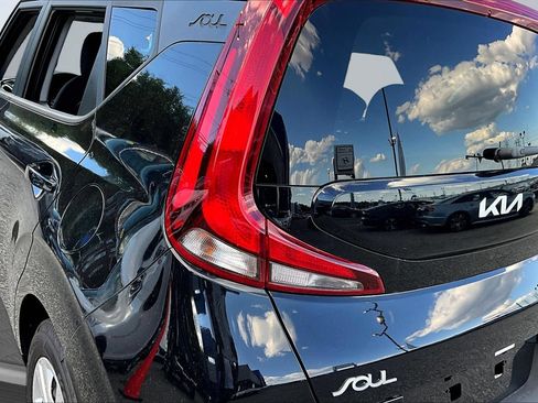 Used 2022 Kia Soul LX FWD image 25